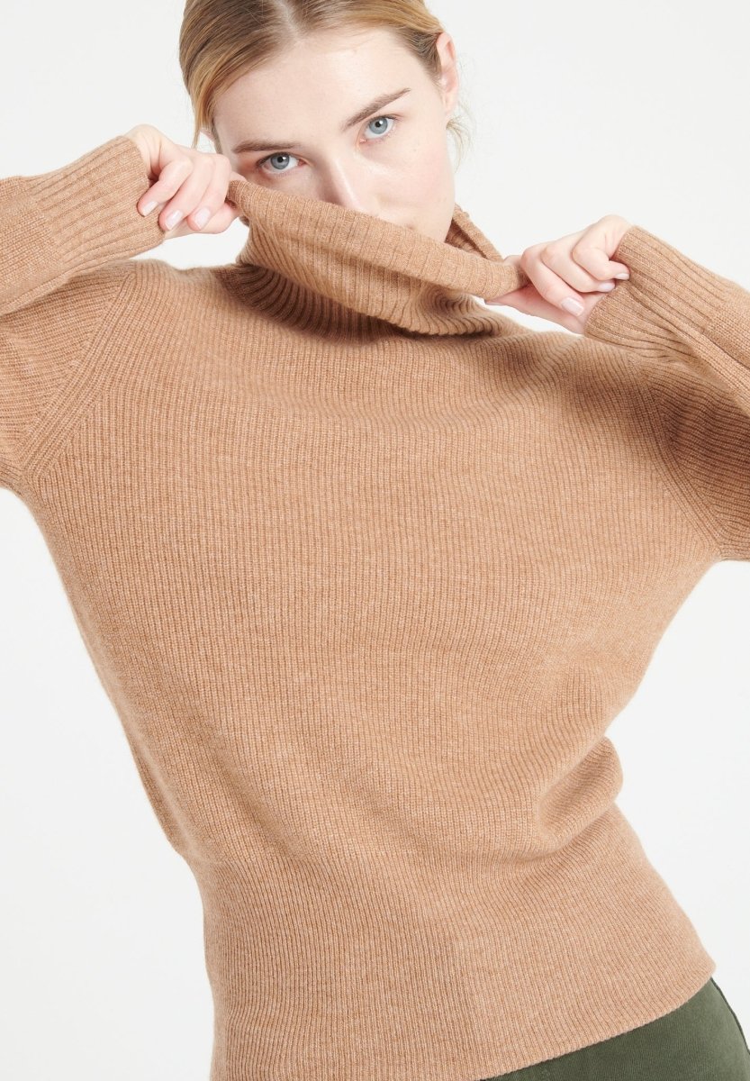 Women's camel cashmere turtleneck sweater - LILLY 21