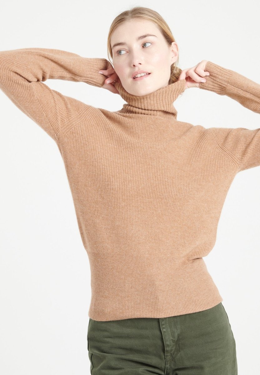 Women's camel cashmere turtleneck sweater - LILLY 21
